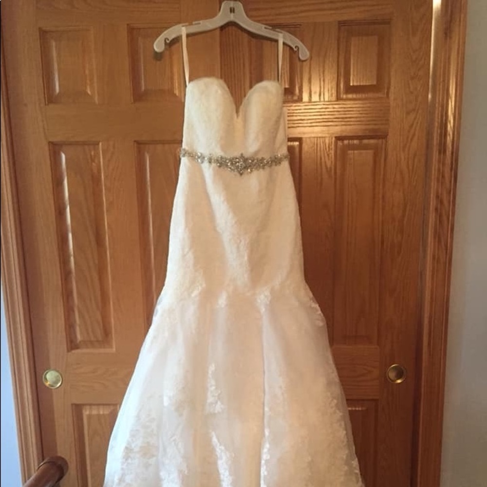 David’s Bridal Lace Trumpet wedding dress size 0P